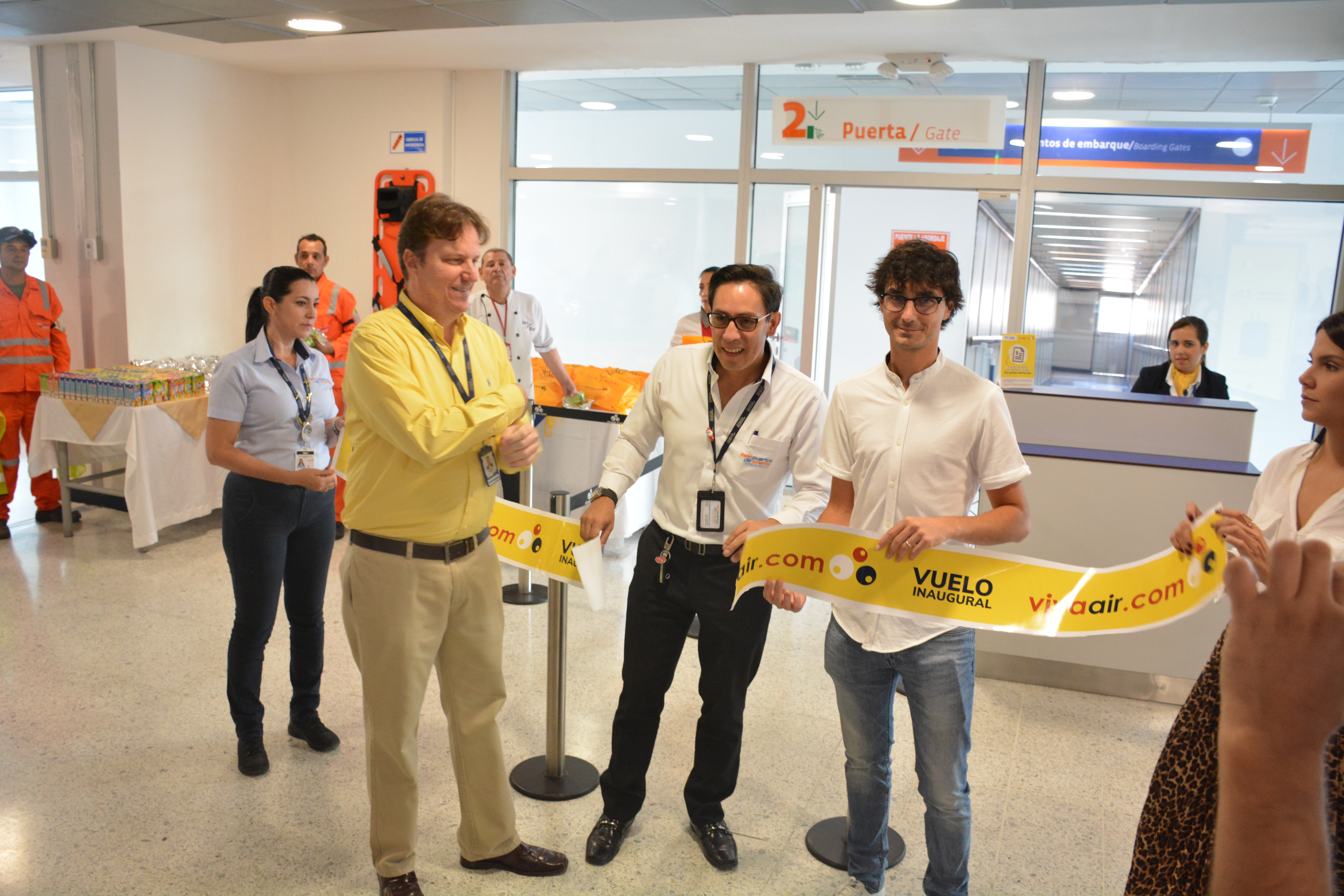 Viva Air inaugur su vuelo Ccuta -  Bogot